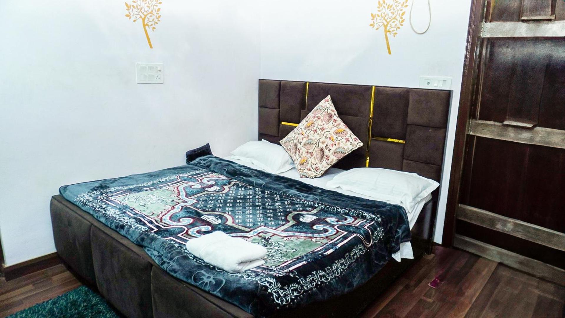 Flips With Mykonos Guest House New Delhi Exterior photo