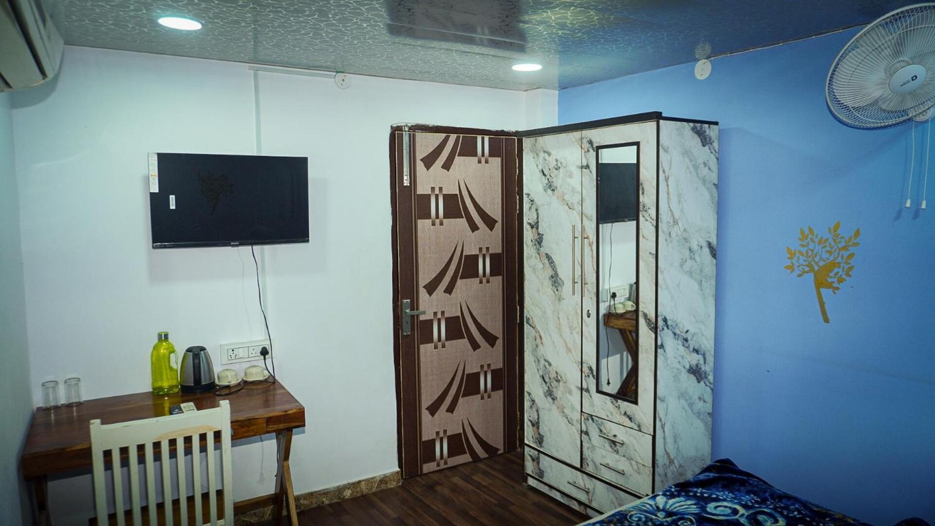 Flips With Mykonos Guest House New Delhi Exterior photo