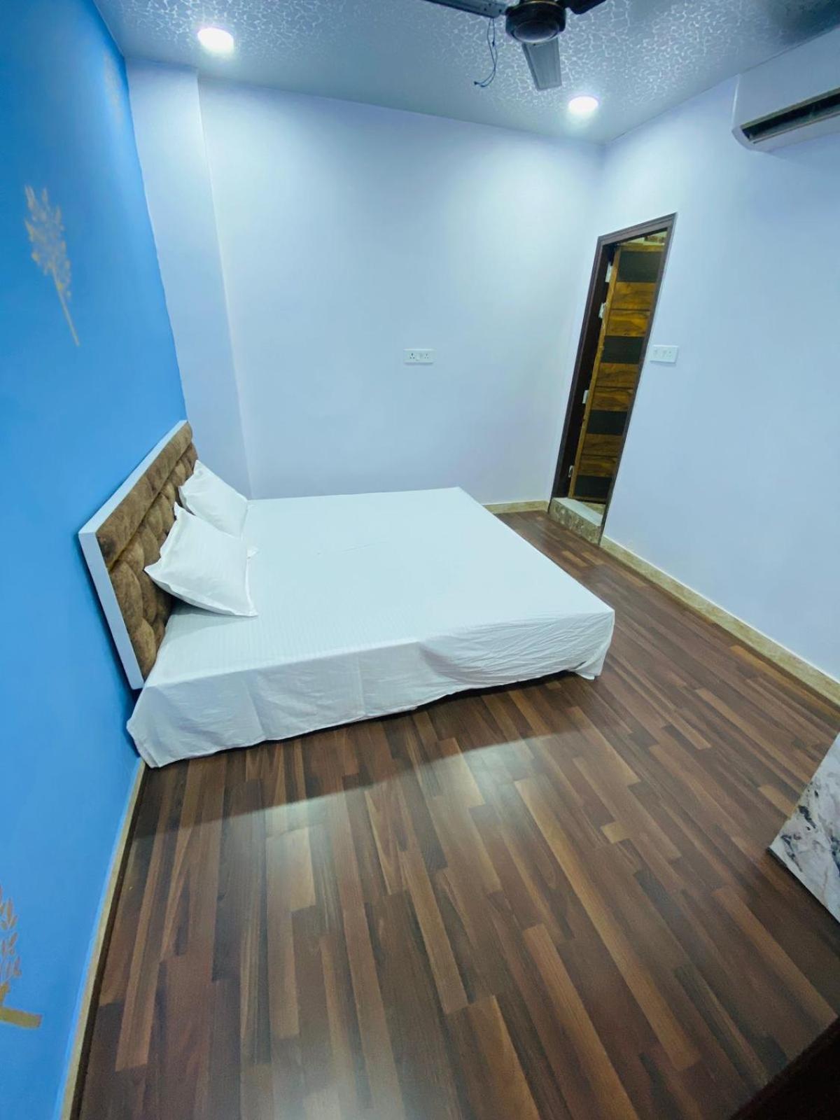 Flips With Mykonos Guest House New Delhi Exterior photo